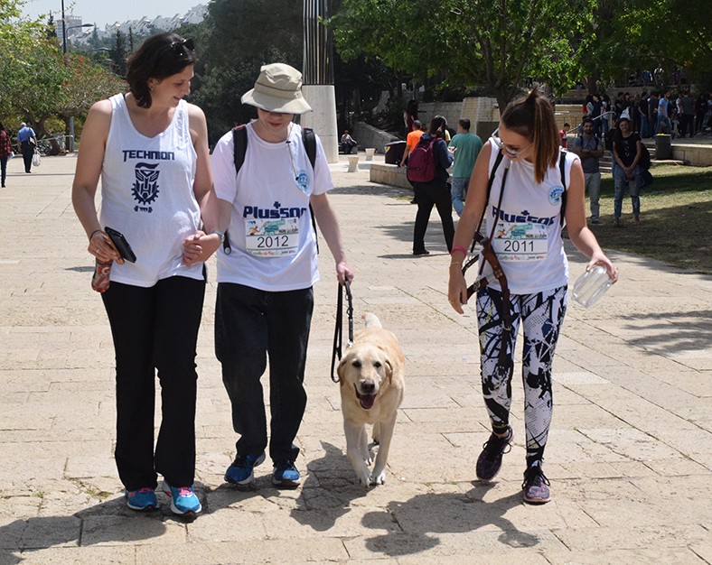 volunteering with guide dogs